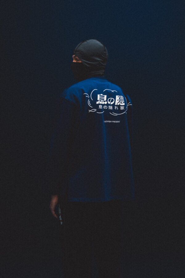 【LAZYFISH X HowZ】息の隱｜CREW NECK L/S TEE－Navy Blue｜長袖下擺開衩上衣－深藍