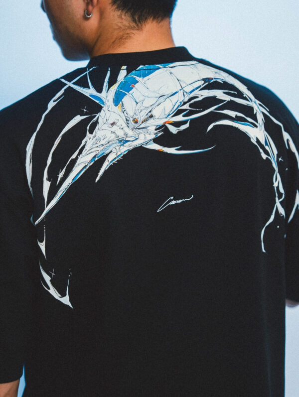 【LAZYFISH® x CA CHOU】GRAPHIC TEE – Black