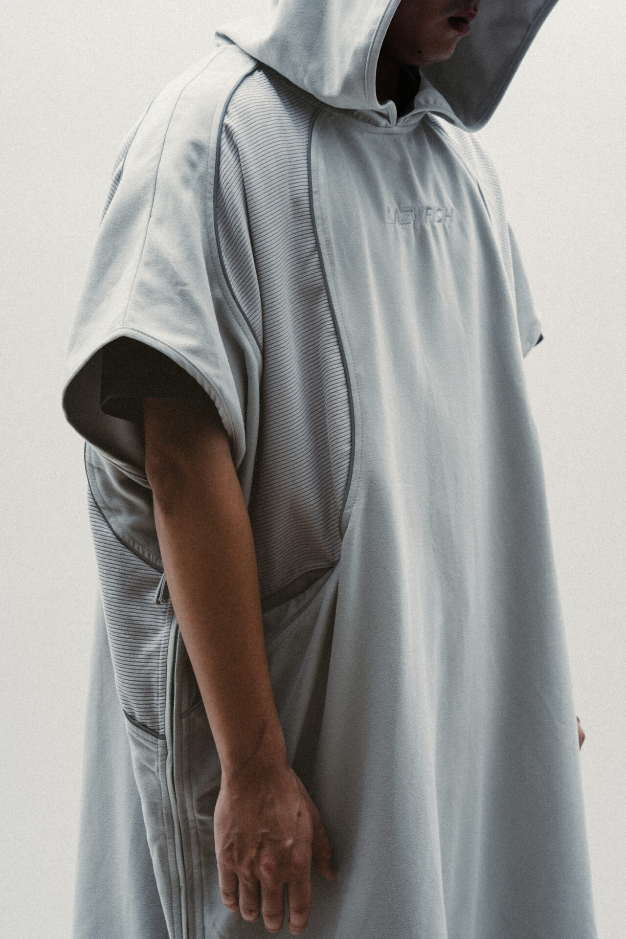 REFLECTIVE DYNAMICS PONCHO #26 GREY
